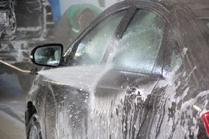 Автомойка в Великих Луках дарит подарки в День автомобилиста (ФОТО)