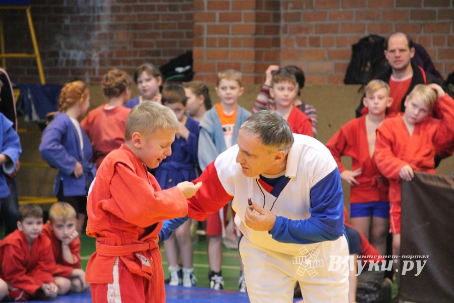 В Великих Луках проходит турнир самбистов (ФОТО)