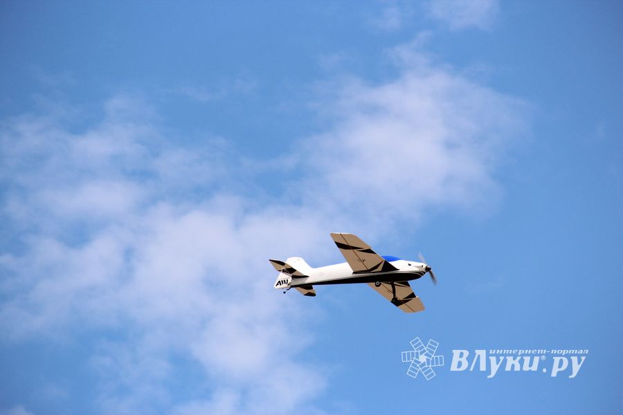 В Великих Луках проходит 7-й Фестиваль авиамодельного спорта (ФОТО)