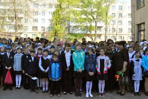 Премию имени Героя Советского Союза Александра Попова вручил депутат Сергей Федосеев лучшим ученикам школы № 6 (ФОТО)