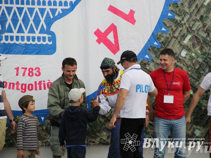 Открытие 19-й Международной встречи воздухоплавателей в Великих Луках