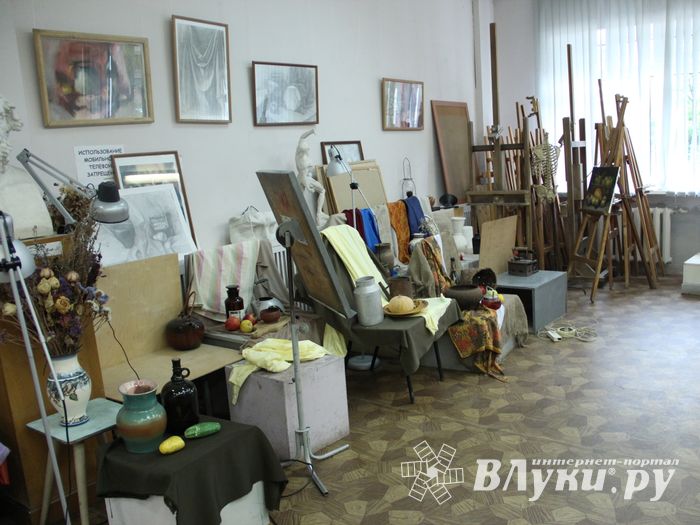 В Великих Луках ремонтируют детскую художественную школу (ФОТО)