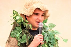 Зачем самых младших учеников 13-й школы испачкали мелом (ФОТО)