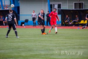 Матчи по футболу в рамках Первенства России проходят в Великих Луках (фото)