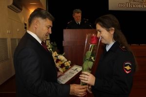 Лучших сотрудников чествовали сегодня в УМВД России по Псковской области (фото)