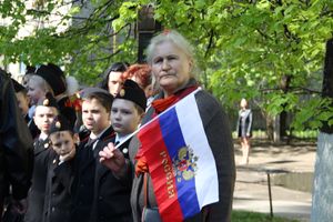 9 мая в Великих Луках. Шествие и салют