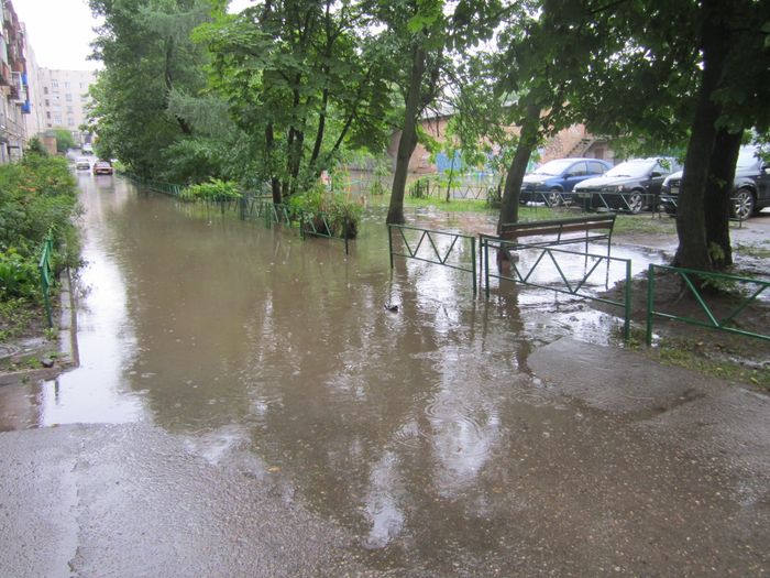 Выявлен самый затопленный двор в Великих Луках (ФОТО)