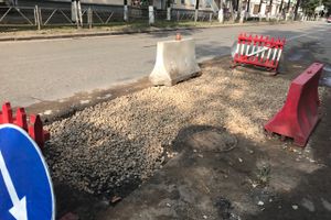 Опасность под ногами: Великие Луки поглотит канализационная пучина? (ФОТО)