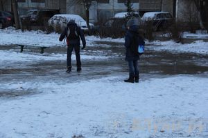 В Великих Луках «уплыл» каток (фото)