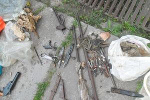 В Невеле у местного жителя полицейские изъяли пулемет, пистолет и другие боеприпасы 