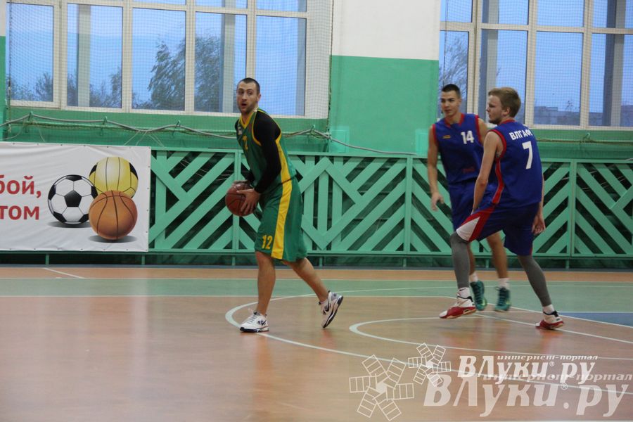 Команда «Экспресс» стала обладательницей Кубка г. Великие Луки по баскетболу