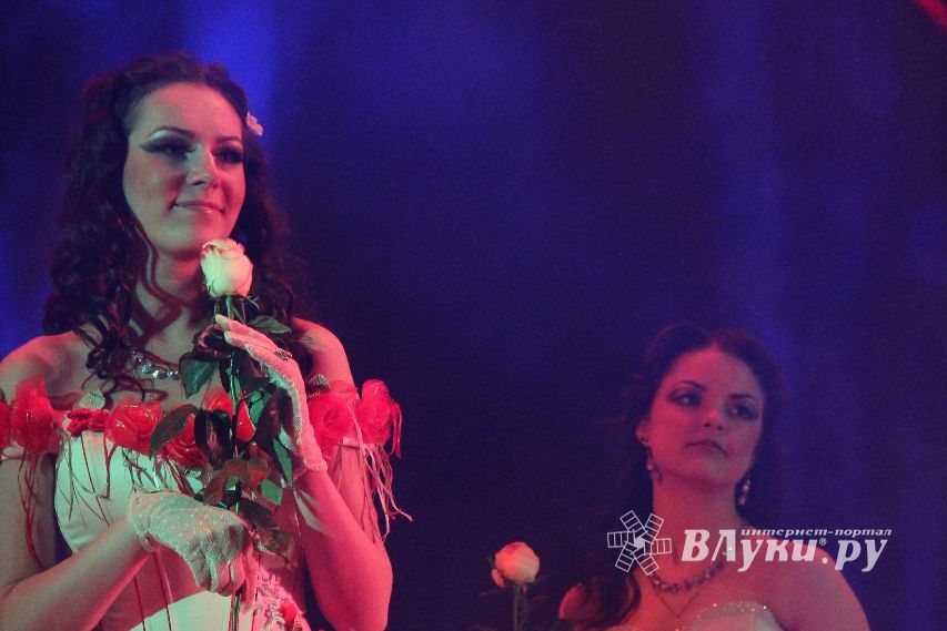 В Великих Луках состоялся сольный концерт певицы Цветаны
