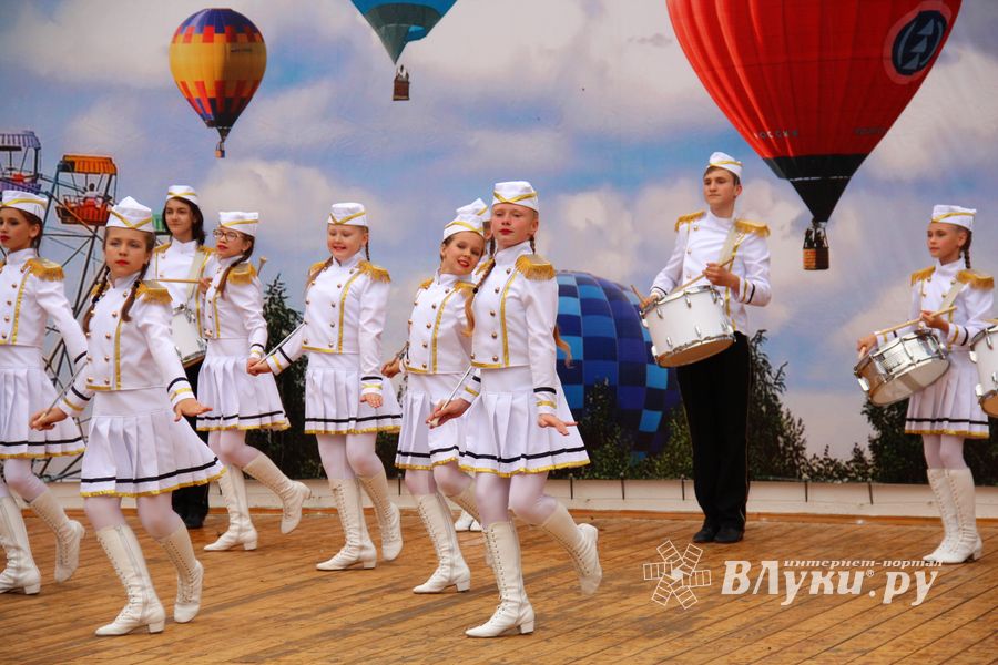 В Великих Луках День России отметили большим концертом (ФОТО)
