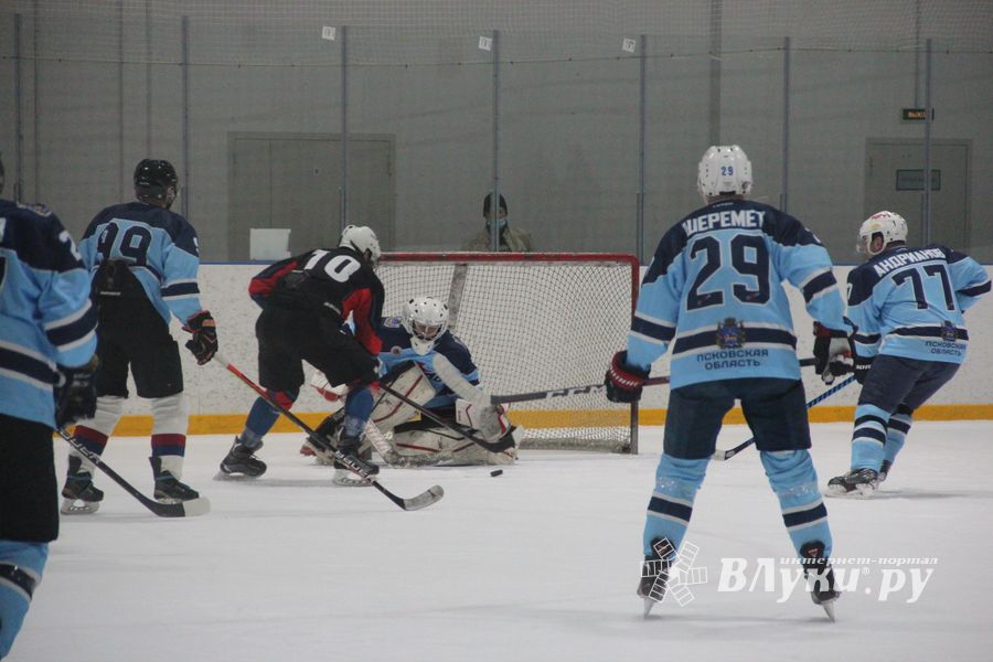 Великолукские хоккеисты в шаге от финала (ФОТО)