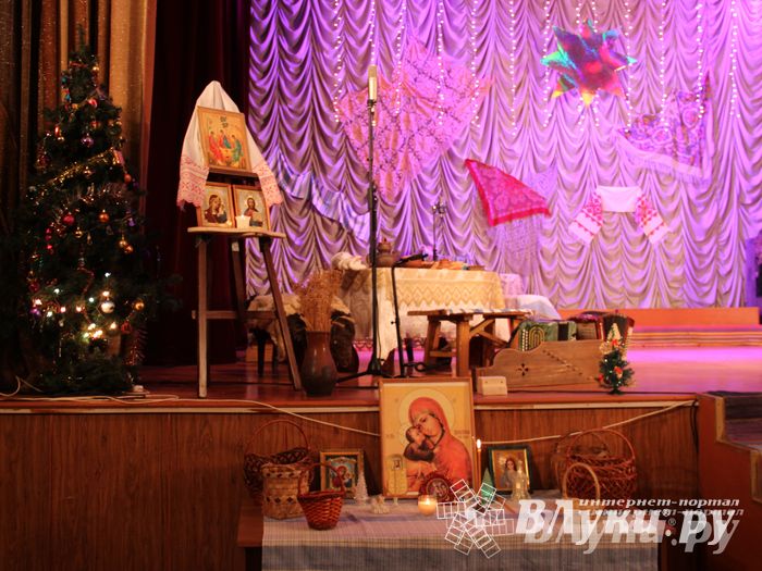 Рождественский концерт ансамбля «Заряница» прошел в Великих Луках (фото)