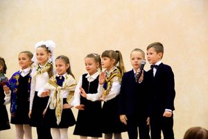 В Великих Луках поздравляют мам (ФОТО)