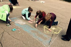 В Великих Луках прошел конкурс детского рисунка на асфальте (ФОТО)