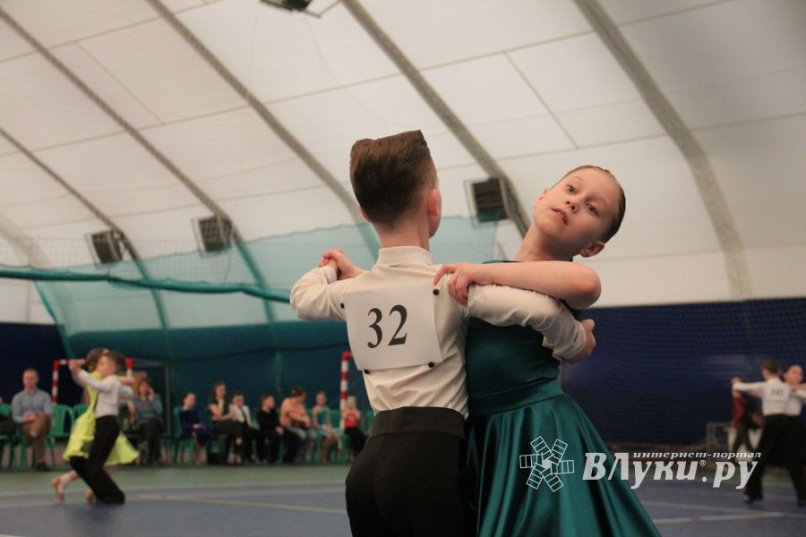 В Великих Луках прошел турнир по спортивным бальным танцам (ФОТО)