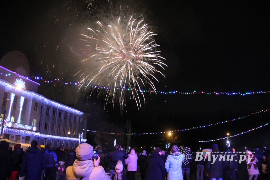 Дождик не помешал открытию городской ёлки (ФОТО)