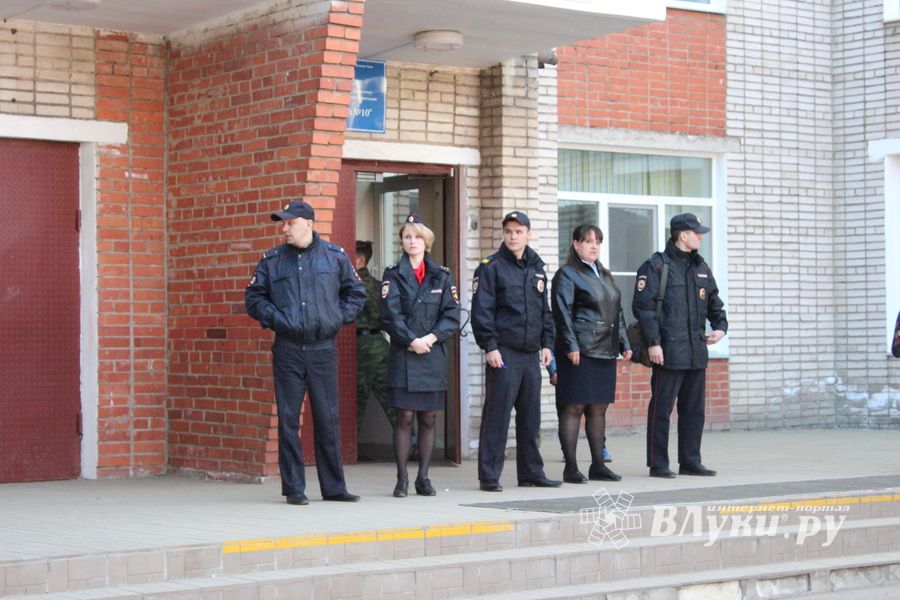 В Великих Луках спасали «заложников» (ФОТО)