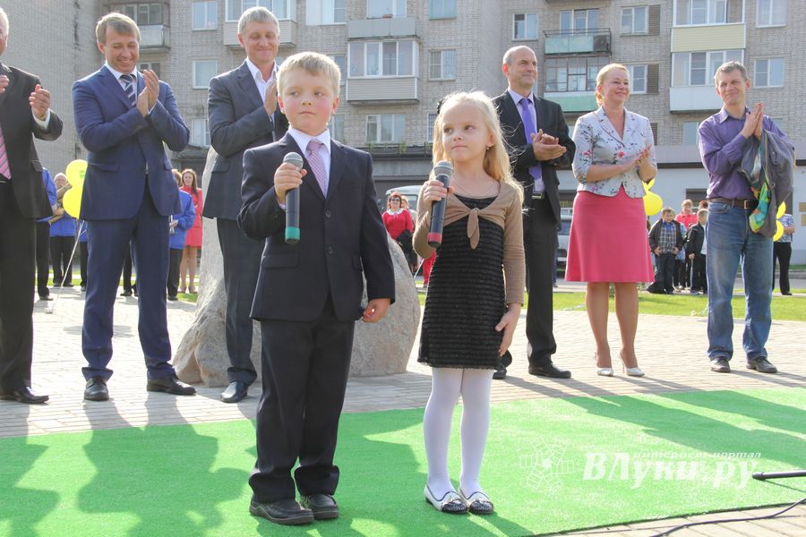 В Великих Луких благоустроили сквер на ул. Жукова (фото)