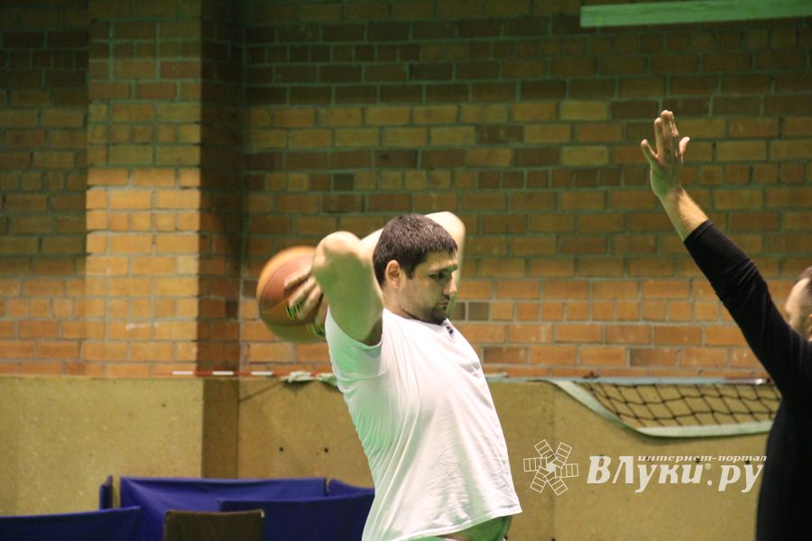 Боксёр Сергей Егоров стал временно баскетболистом (ФОТО)