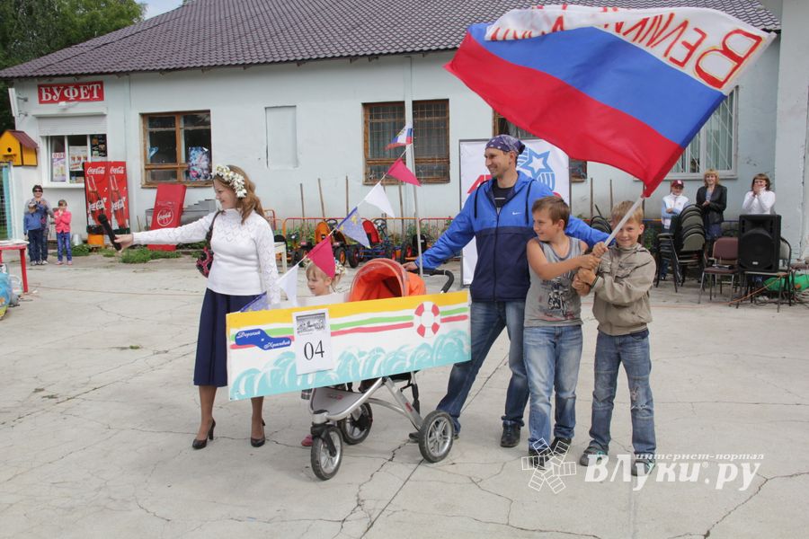 «Парад детских колясок» в День семьи, любви и верности (ФОТО)