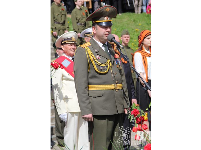 Парад Победы в Великих Луках (фото)