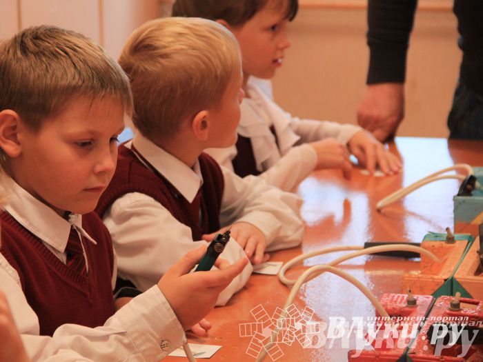 Великолукских лицеистов посвятили в «Маленькие мастера»