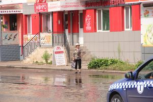 И плывем, и плаваем – Великие Луки после ливня (ФОТО)