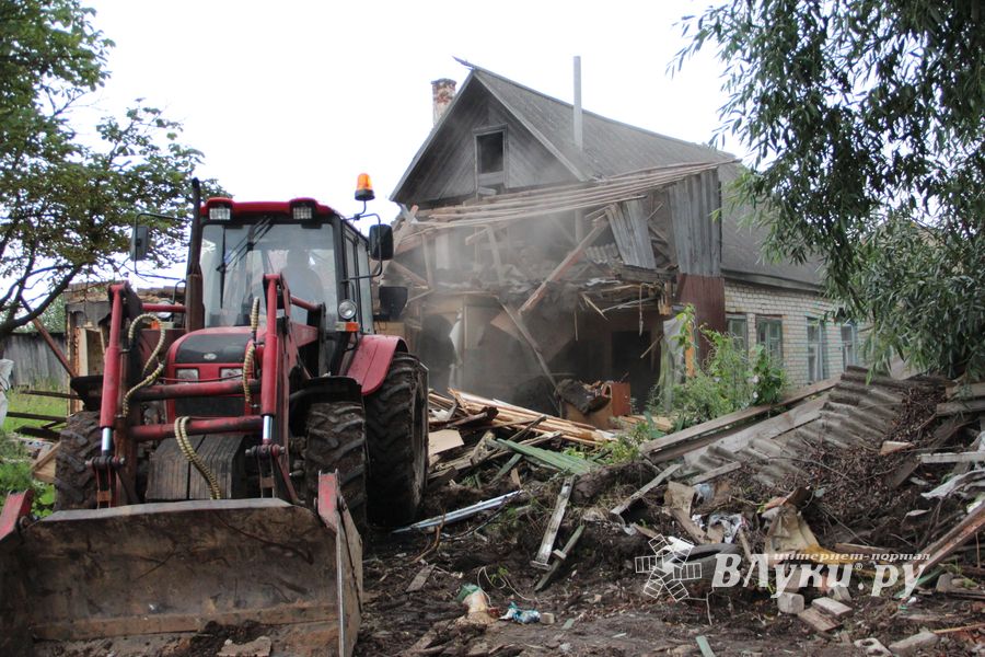 Великие Луки: ломать - не строить
