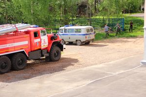 В Великих Луках в 10 лицее «освободили» заложников (ФОТО)