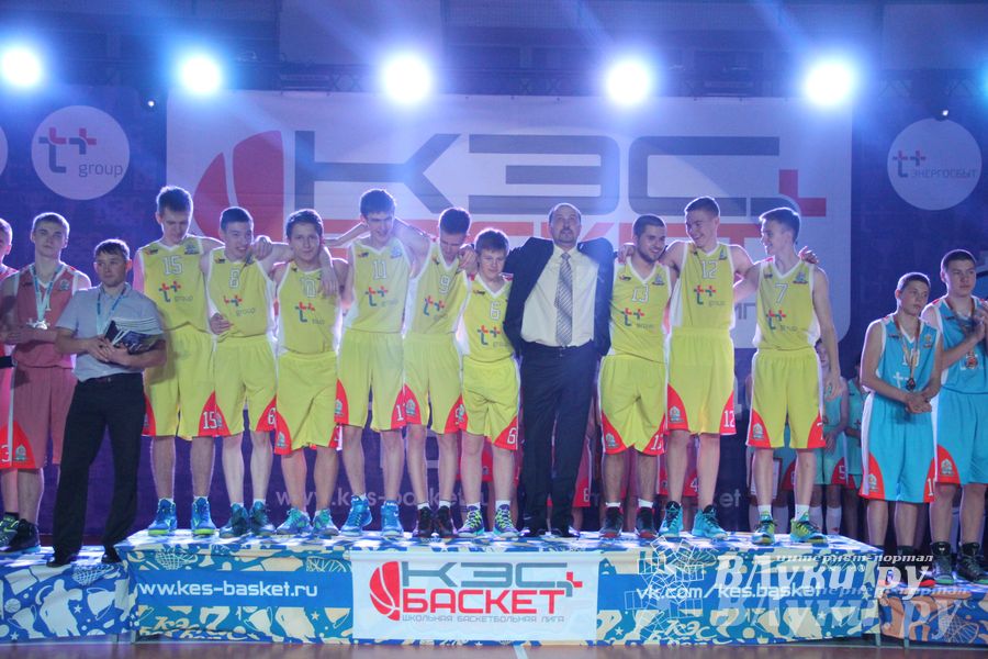 В Великих Луках прошли финальные игры Чемпионата ШБЛ «КЭС-БАСКЕТ» (фото)