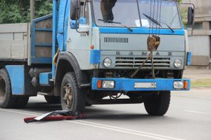 Легковушка и КамАЗ столкнулись в Великих Луках (ФОТО)