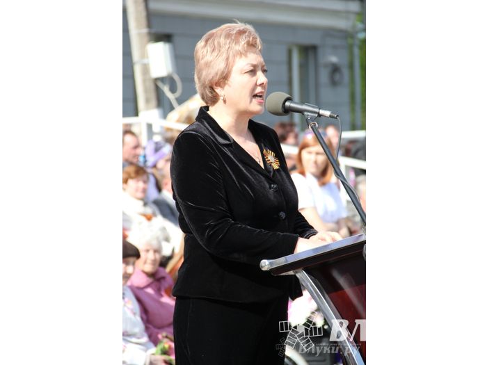 Парад Победы в Великих Луках (фото)