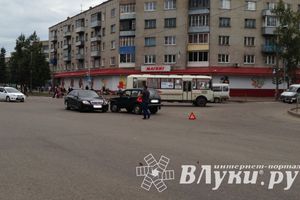 ДТП на проспекте Гагарина: не разошлись «Мерседес» и «Нива» (ФОТО)