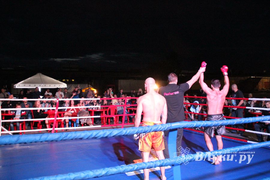 В Великих Луках прошли бои по смешанным боевым единоборствам ММА (фото)