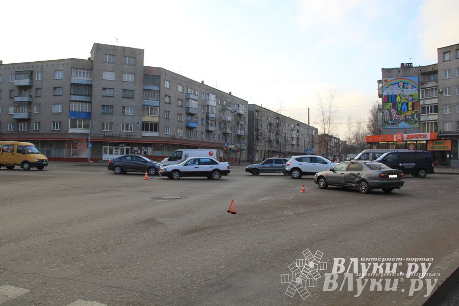 Фотофакт: ДТП на перекрестке Гагарина-Дьяконова