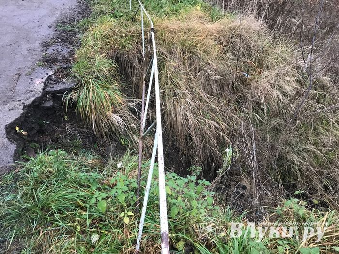 Провал на набережной Великих Лук укрепят (ФОТО)