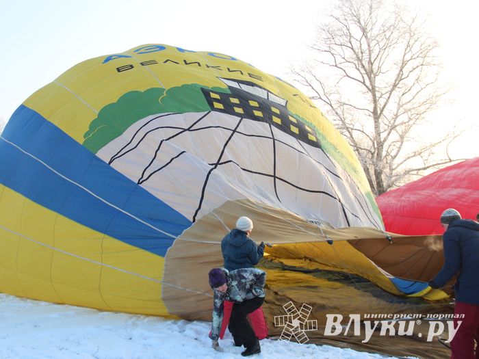 Над Великими Луками взлетели «Яблоки на снегу» (фото)