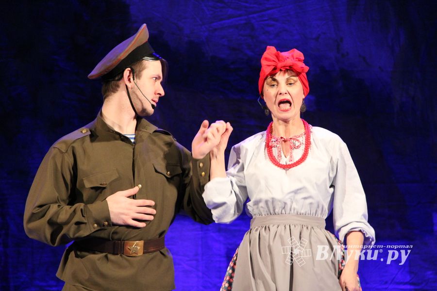 Кони стоят пьяные, хлопцы запряженные — в ГДК Ленина сыграли «Свадьбу в Малиновке» (ФОТО)