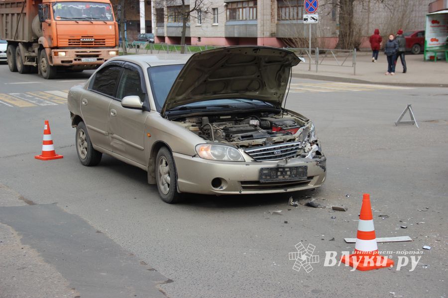 Попавший в ДТП великолучанин просит откликнуться свидетелей (ФОТО)