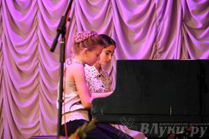 В детской музыкальной школе имени М.П. Мусоргского состоялся концерт «Праздник в 4 руки или парад дуэтов» (фото)