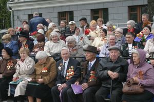 В Великих Луках прошел Военный парад