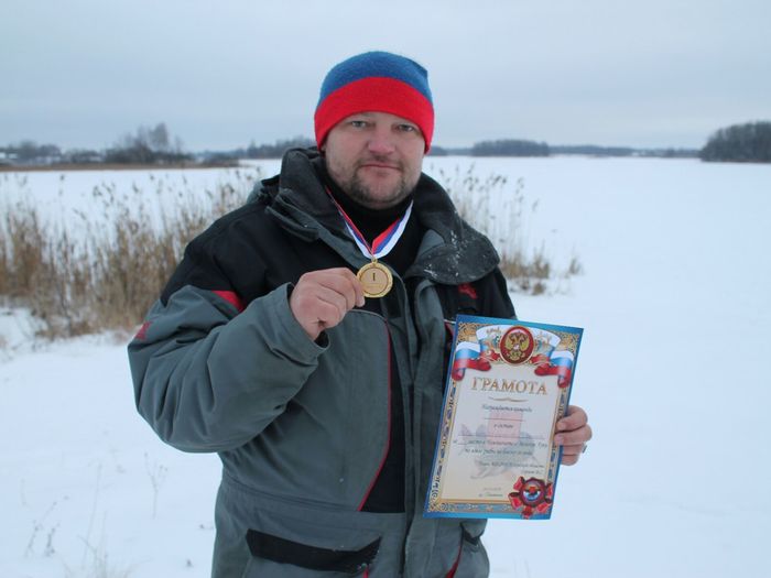 На Пореченском озере прошел Чемпионат города Великие Луки по ловле рыбы на блесну со льда (ФОТО)