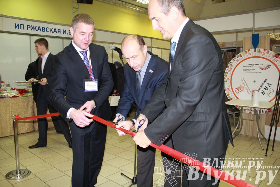 Универсальная выставка малого и среднего бизнеса открылась в Великих Луках (фото)