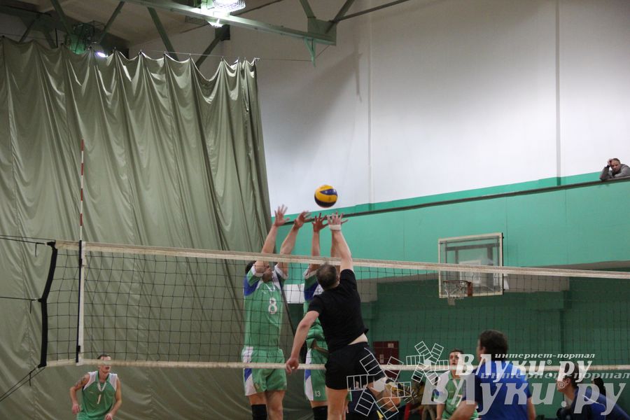 Сборная Великолукского района стала обладателем Кубка города по волейболу (фото)