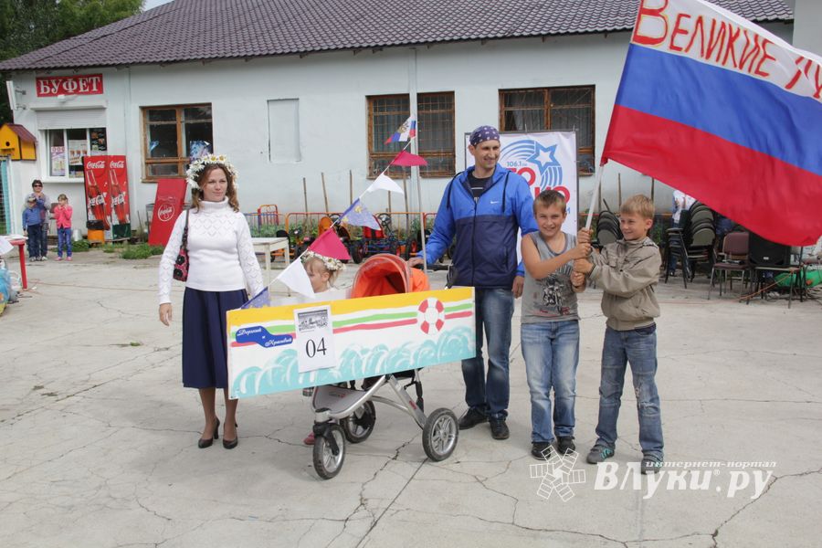 «Парад детских колясок» в День семьи, любви и верности (ФОТО)