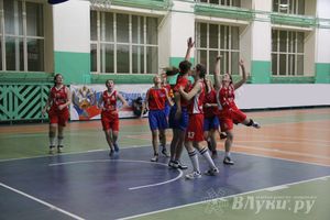 В Великих Луках прошли финальные игры муниципального этапа «КЭС-Баскет» (фото)