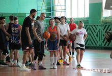 Профессиональные игроки по баскетболу провели мастер-класс для великолукских баскетболистов (ФОТО)